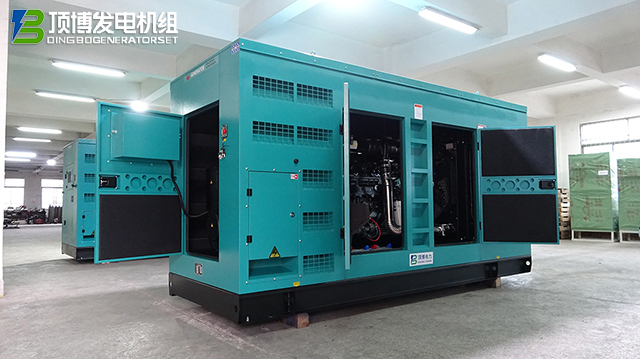 頂博柴油發(fā)電機(jī)組：企業(yè)工廠穩(wěn)定運(yùn)行的堅(jiān)實(shí)后盾，高效智能引領(lǐng)行業(yè)新篇章