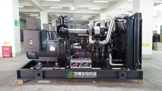 預算有限？頂博500KW柴油發(fā)電機組，智能節(jié)油，高性價比之選！